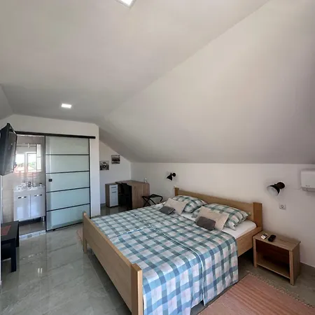Prázdninový dům House Sara Ližnjan