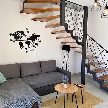 House Sara Nyaraló *